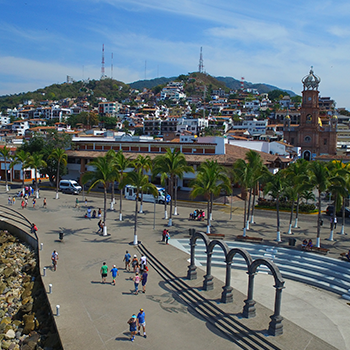 Live an Incredible Evening at Puerto Vallarta’s Malecon!
