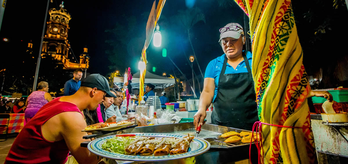 Vive una noche mexicana inolvidable en Puerto Vallarta