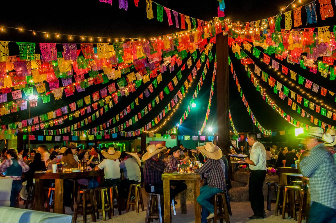 El coctel de bienvenida a esta Gala se realizó en el lienzo charro Miguel “Prieto” Ibarría con la temática de la mexicaneidad