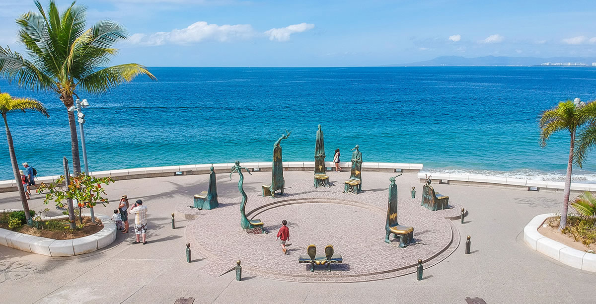 Rotonda del mar, consta de 16 esculturas en el malecón de Puerto Vallarta