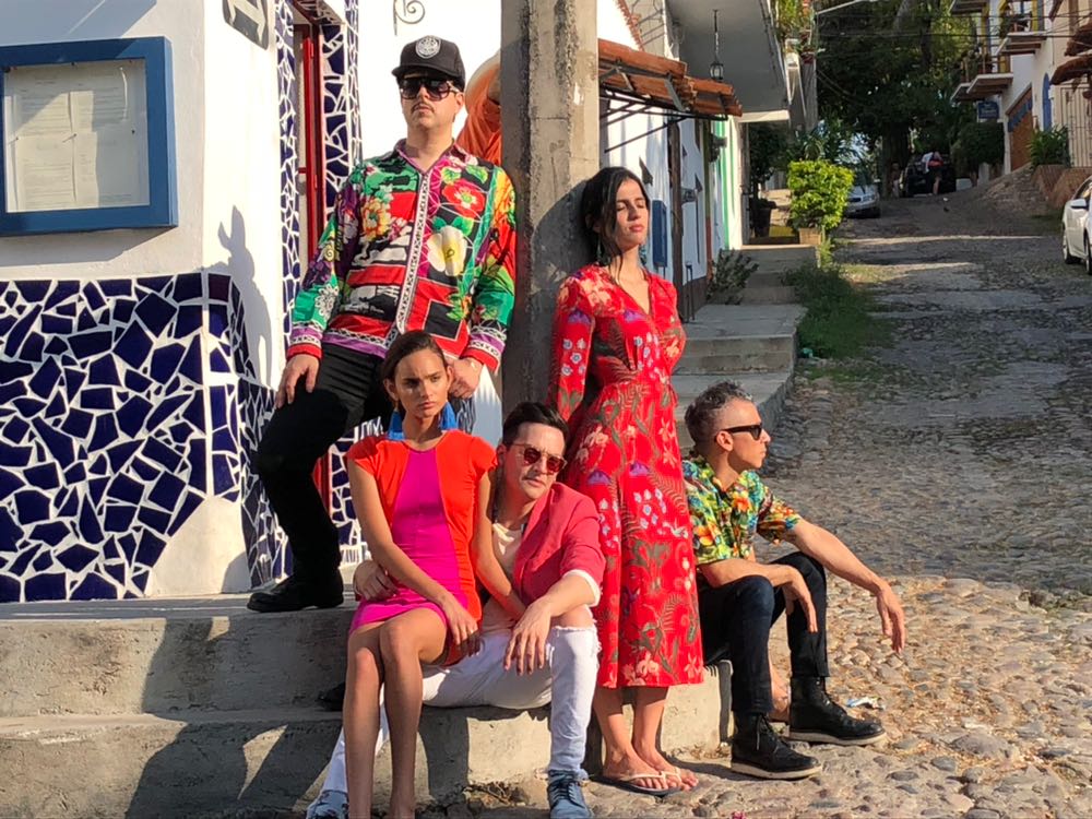 Durante el día se pudo ver a la banda filmando por las calles del Centro Histórico de Puerto Vallarta