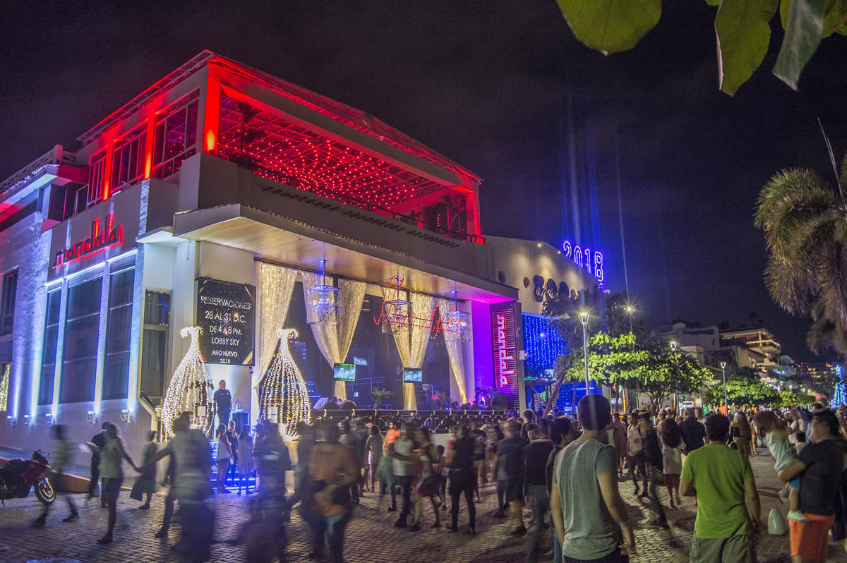 Todas las noches son fiesta, encontrarás bares, restaurantes y antros en Puerto Vallarta