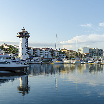 Marina Vallarta, un Lugar que Debes Conocer al Visitar Puerto Vallarta