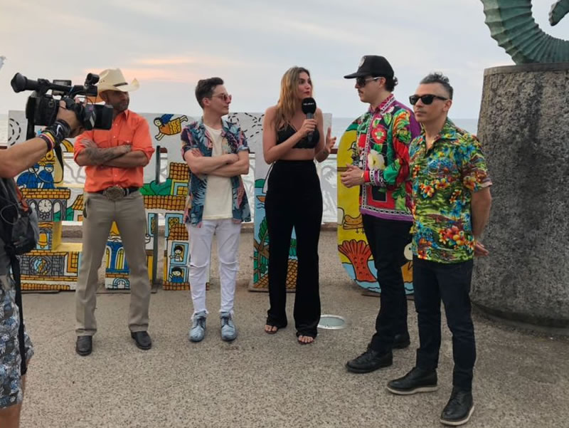Banda Kinky grabó “Loco” en Puerto Vallarta