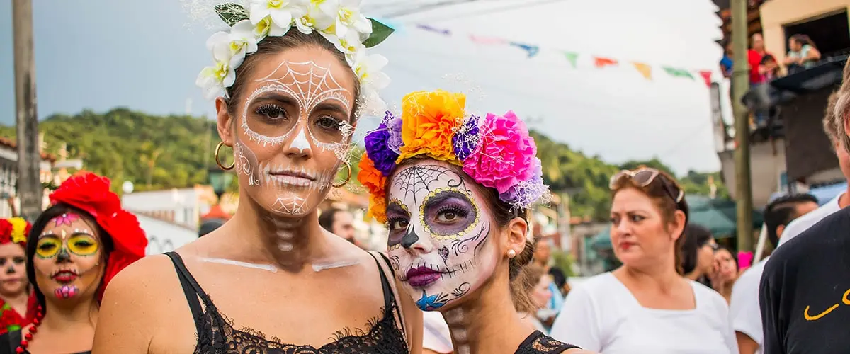Maquillaje de Catrina para la celebración del Día de Muertos