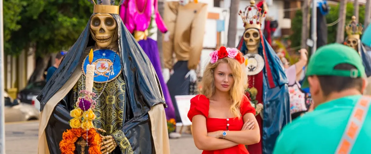 Celebración del Día de Muertos en el Malecón de Puerto Vallarta.