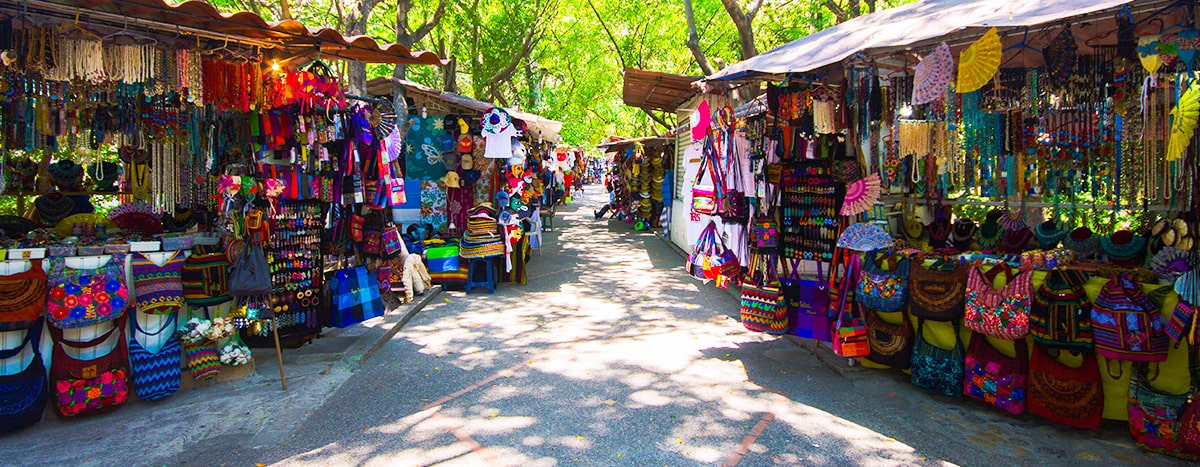 Mercado y la isla del Río Cuale de Puerto Vallarta