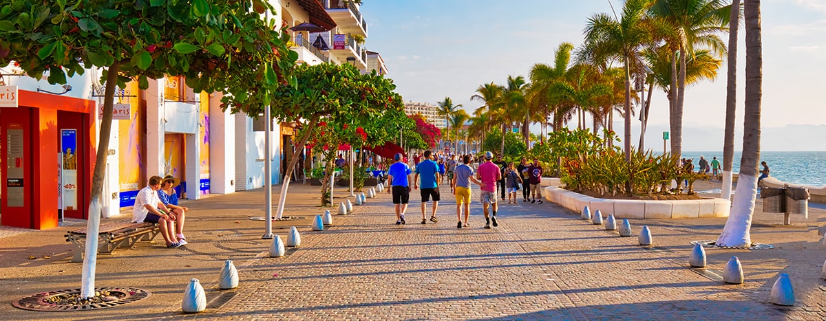 Caminar por el Malecón de Puerto Vallarta